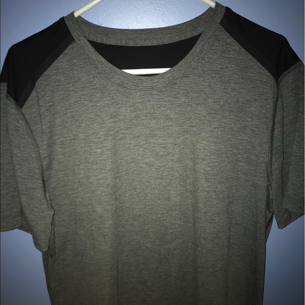 LULULEMON VENT TECH TRAINING T-SHIRT